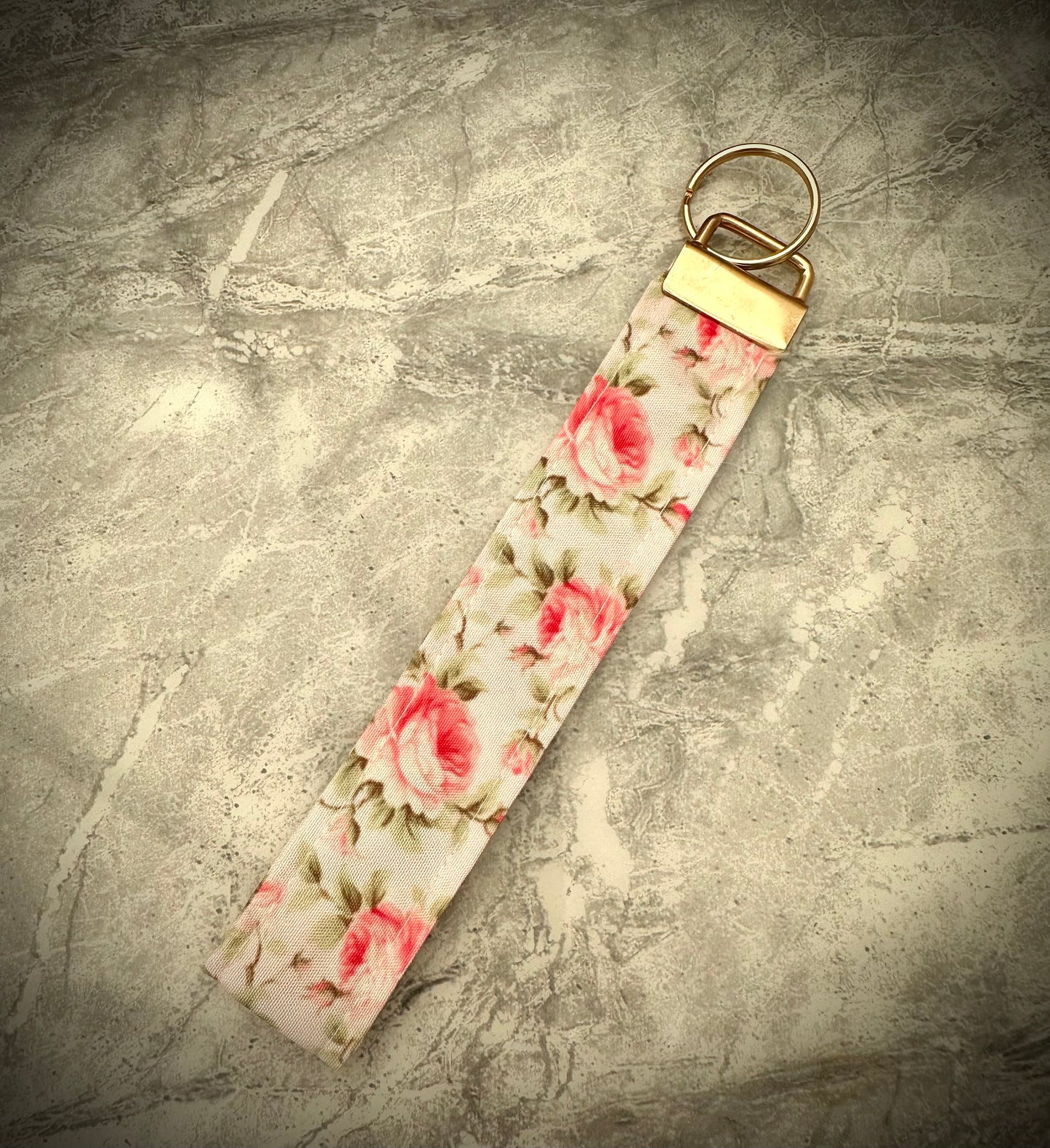 Peach Roses. Wristlet. (😄. Uk. FREE DELIVERY)