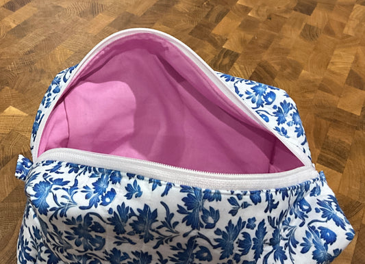 Blue Lily. Makeup Bag. (😄. Uk. FREE DELIVERY)