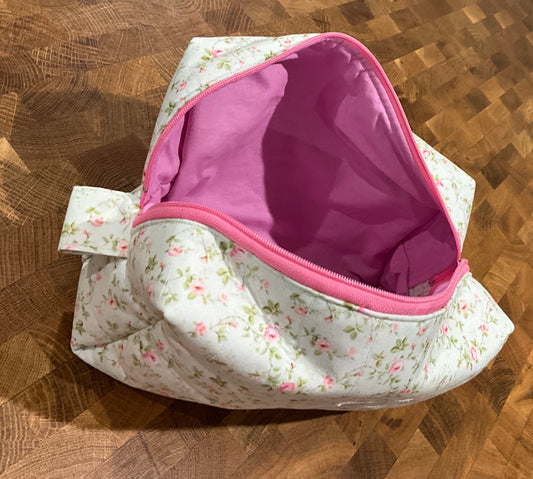 Green Floral pink. Makeup Bag. (😄. Uk. FREE DELIVERY)