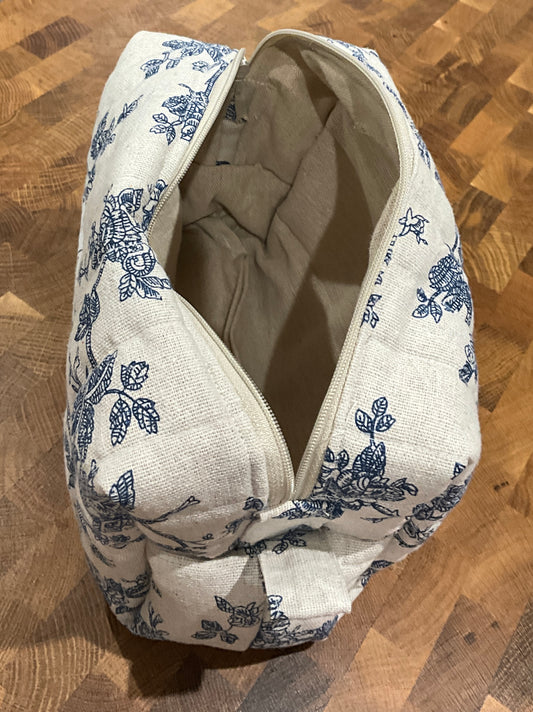Beige Blue Floral. Makeup Bag. (😄. Uk. FREE DELIVERY)
