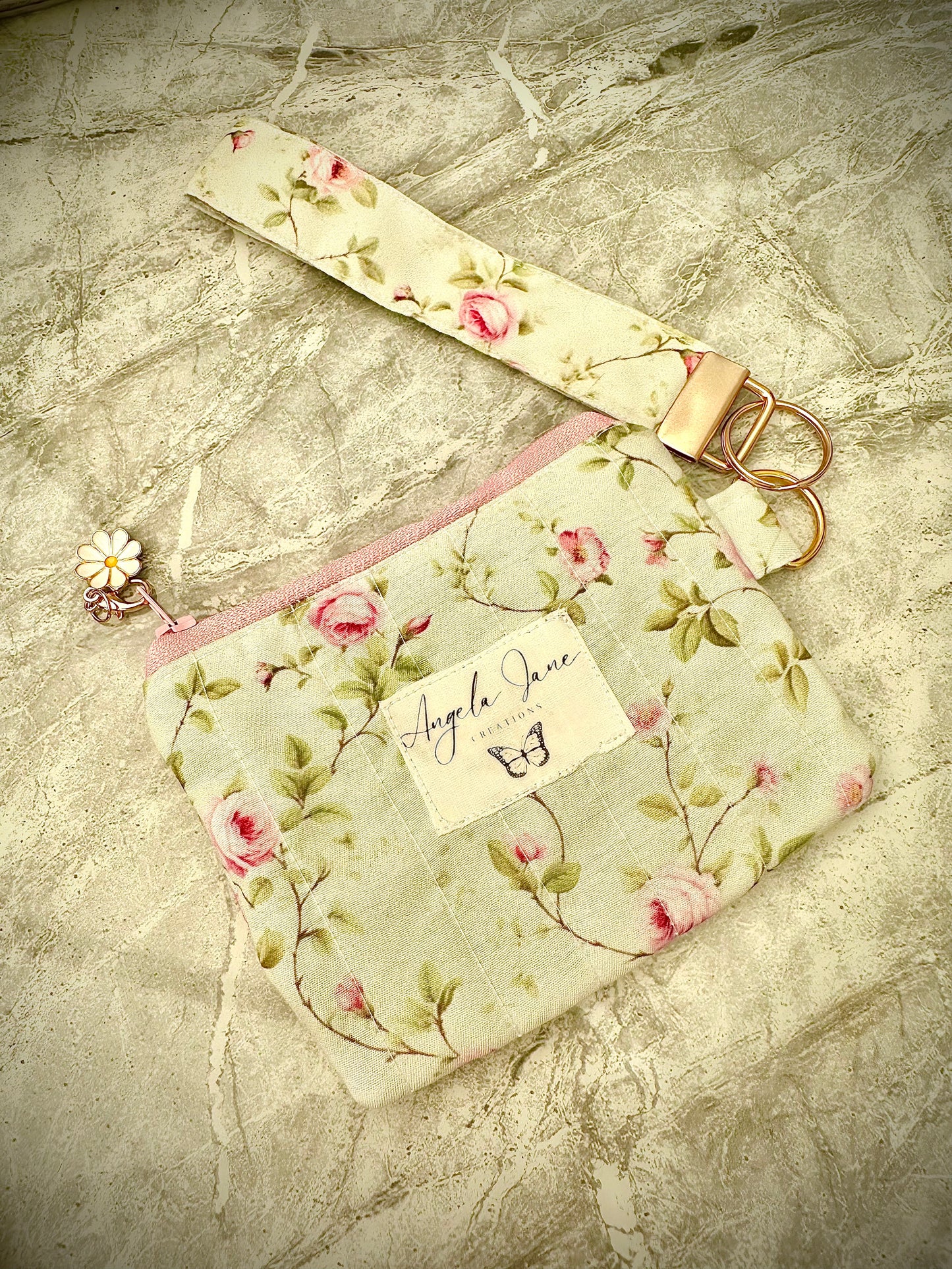 Rose Garden. Wristlet. (😄. Uk. FREE DELIVERY)