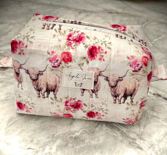 Floral Highland Cow.           (😄. Uk. FREE DELIVERY)