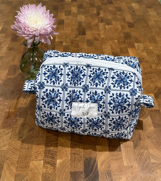 Blue Tile. Makeup Bag.      (😄. Uk. FREE DELIVERY)