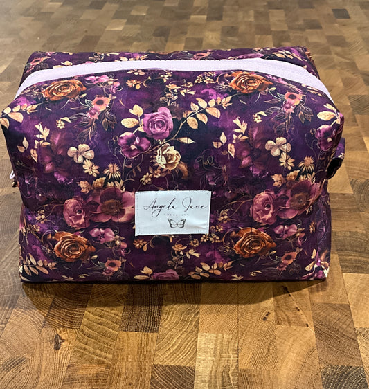 Purple Floral. Makeup Bag.        (😄. Uk. FREE DELIVERY)