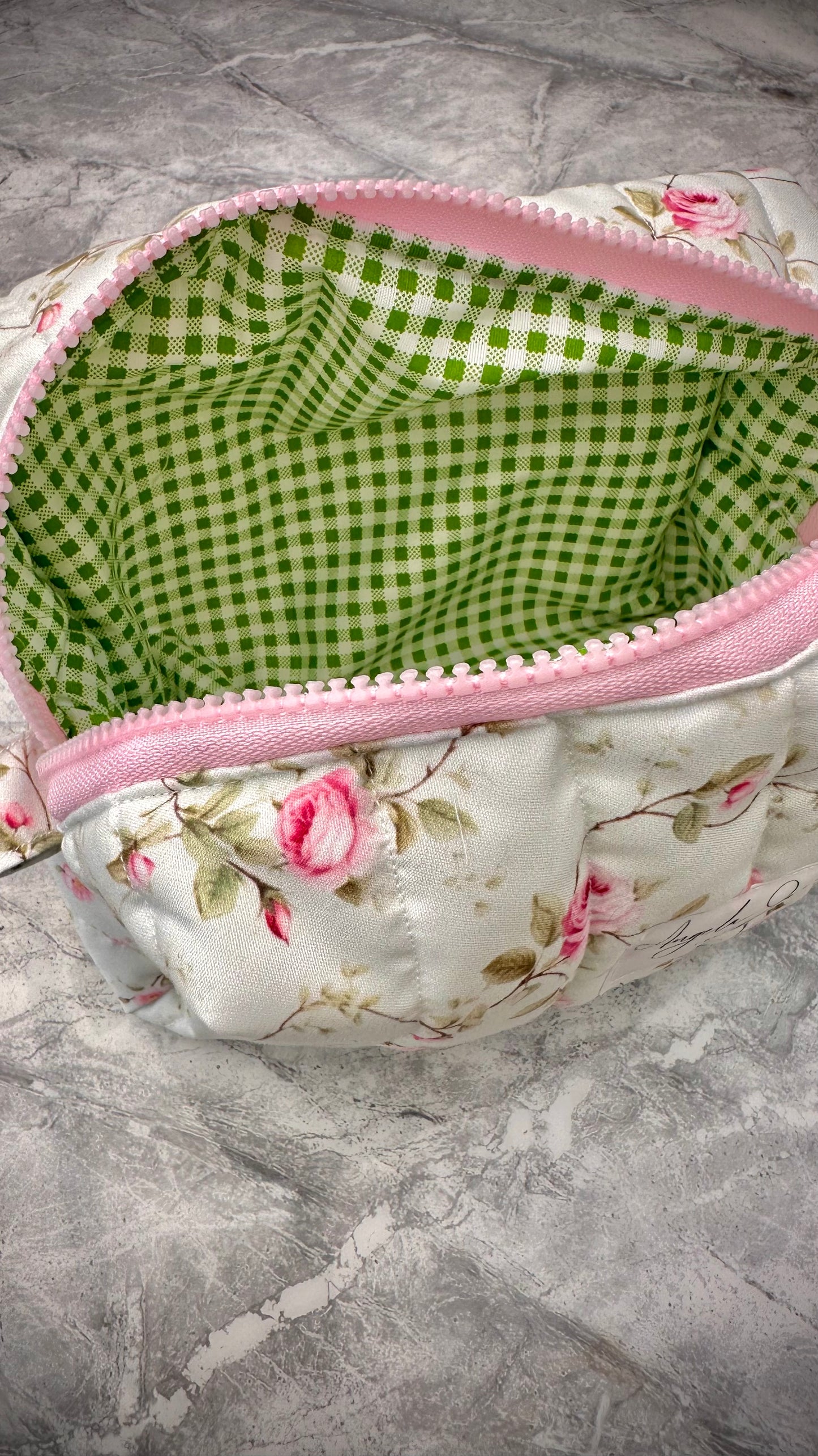 Rose Garden. Makeup Bag.        (😄. Uk. FREE DELIVERY)