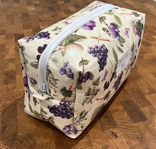 Grapevine.  Makeup Bag.      (😄. Uk. FREE DELIVERY)