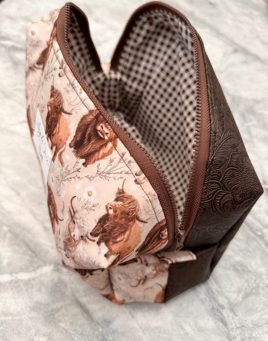 Highland Cow. Makeup Bag.        (😄. Uk. FREE DELIVERY)