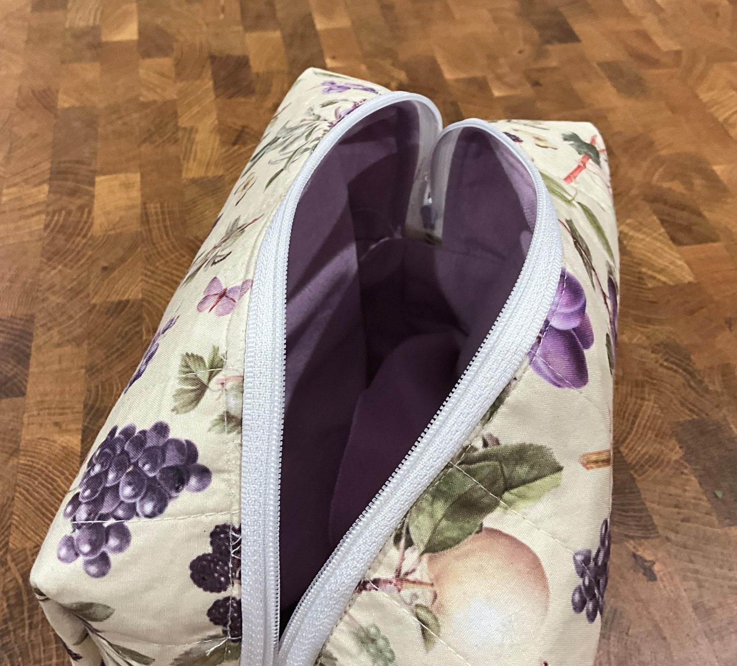 Grapevine.  Makeup Bag.      (😄. Uk. FREE DELIVERY)