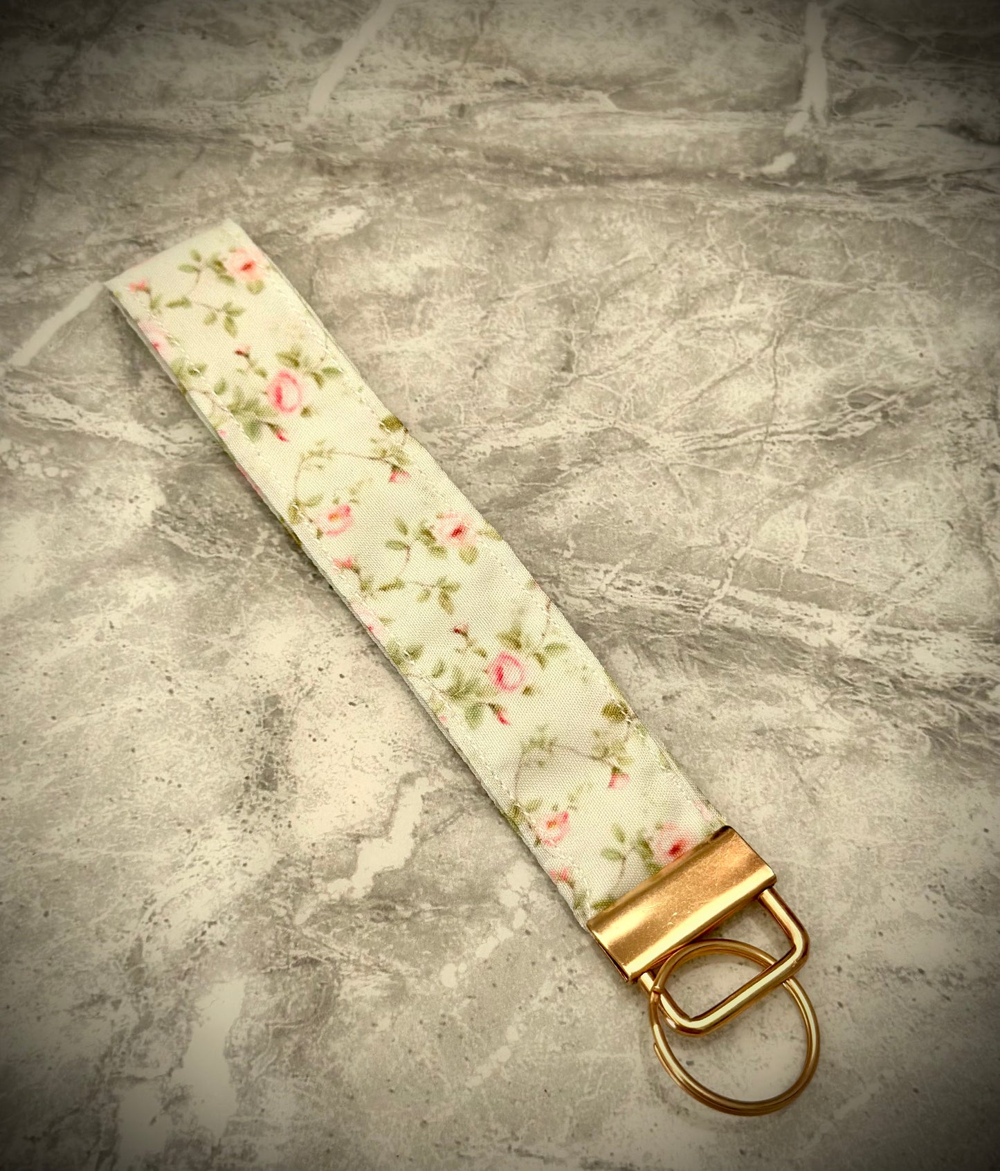 Green Floral Pink. Wristlet.      (😄. Uk. FREE DELIVERY)