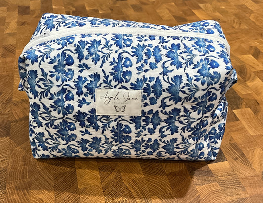 Blue Lily. Makeup Bag.        (😄. Uk. FREE DELIVERY)
