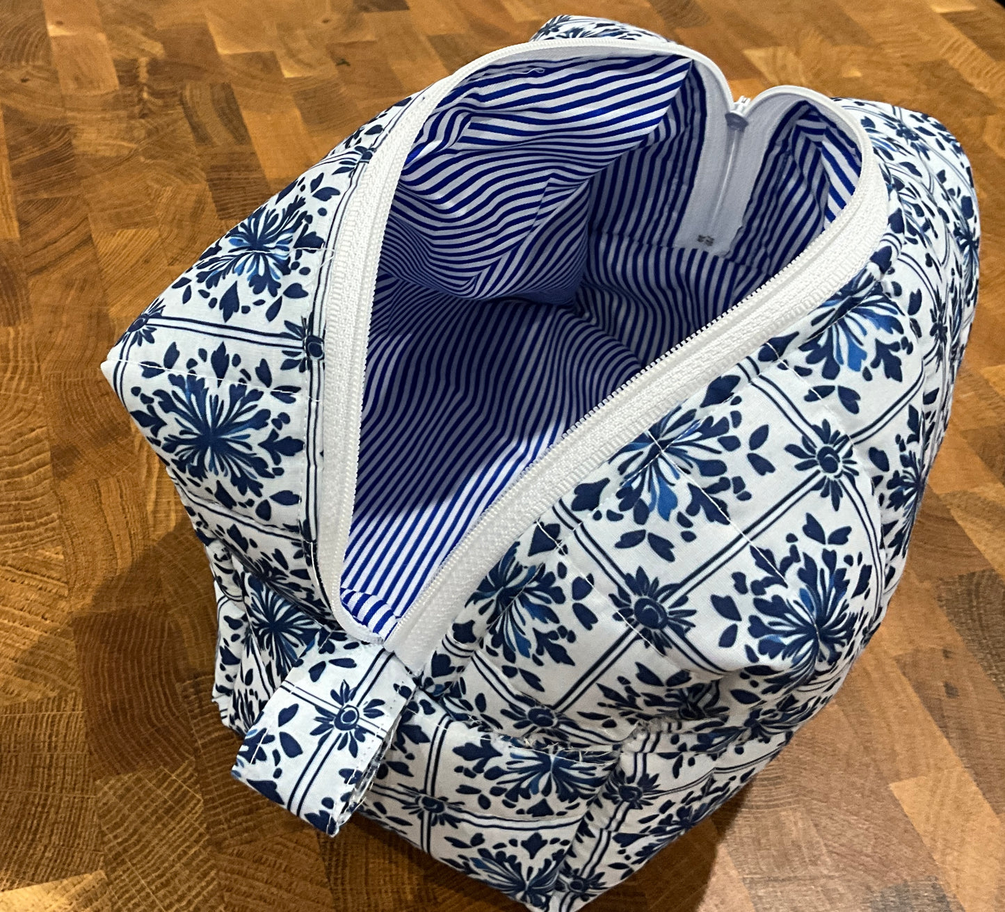 Blue Tile. Makeup Bag.      (😄. Uk. FREE DELIVERY)