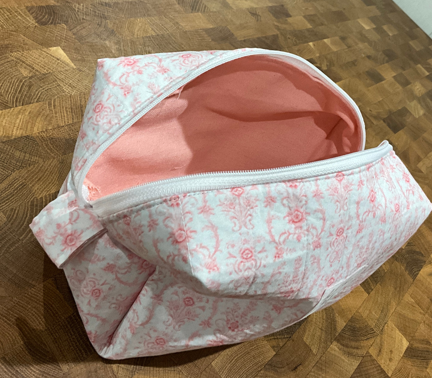 Vintage Peach. Makeup Bag.         (😄. Uk. FREE DELIVERY)