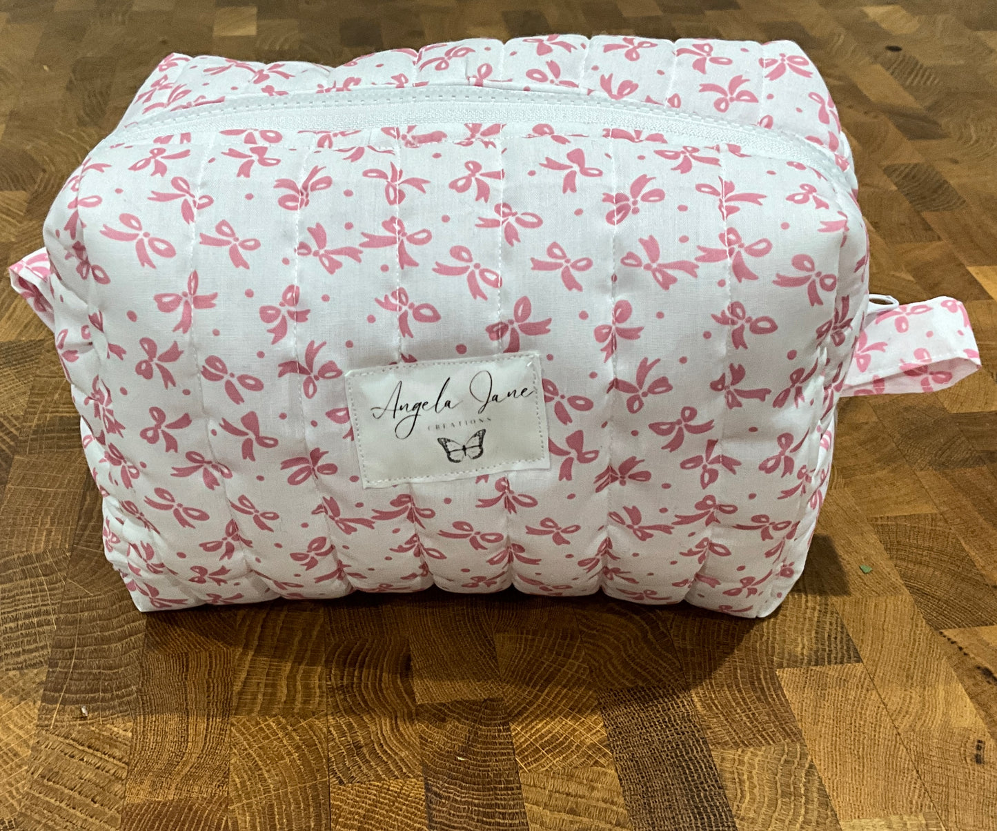 White, Pink Bow. Makeup Bag.        (😄. Uk. FREE DELIVERY)