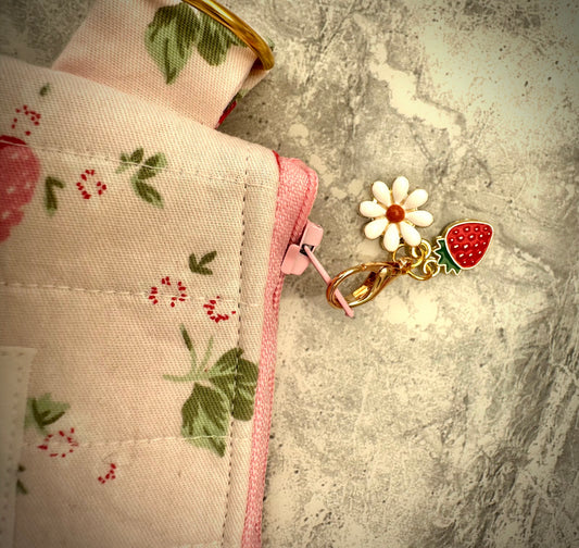 Strawberry, Flower Charm.     (😄. Uk. FREE DELIVERY)