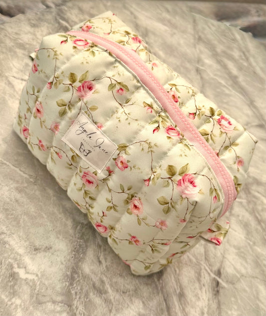 Rose Garden. Makeup Bag.        (😄. Uk. FREE DELIVERY)