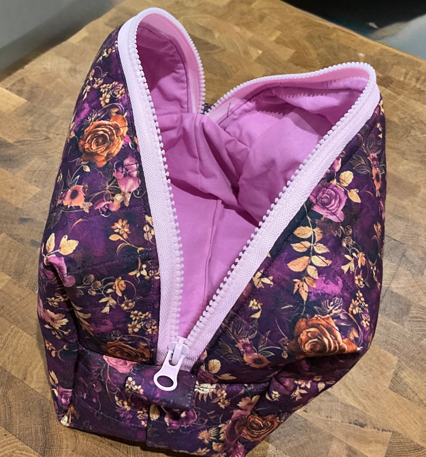 Purple Floral. Makeup Bag.        (😄. Uk. FREE DELIVERY)