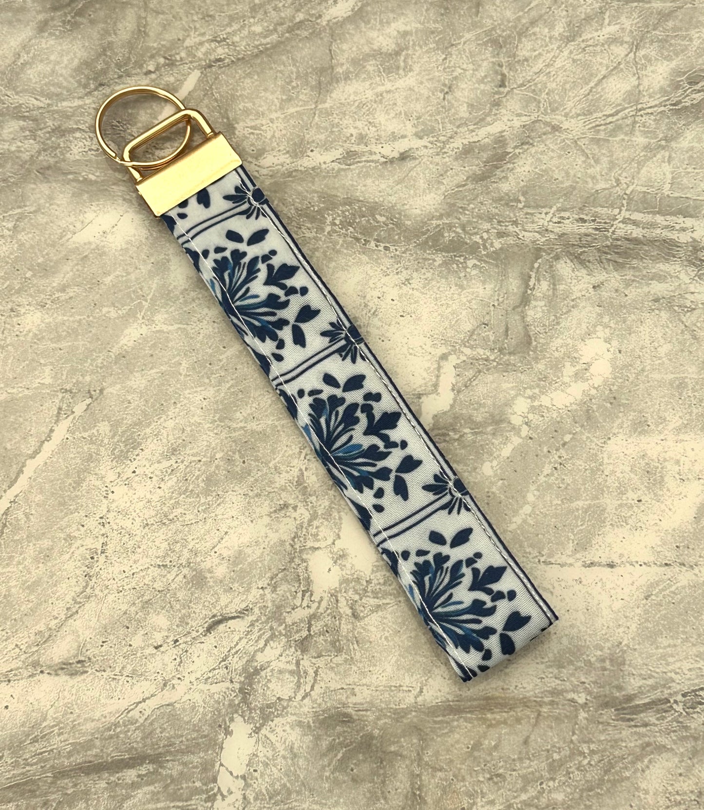 Blue Tile. Wristlet.     (😄. Uk. FREE DELIVERY)