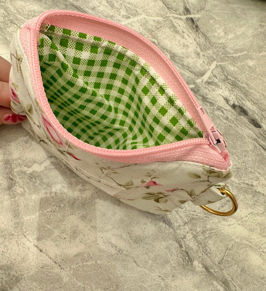 Rose Garden. Coin Purse.         (😄. Uk. FREE DELIVERY)