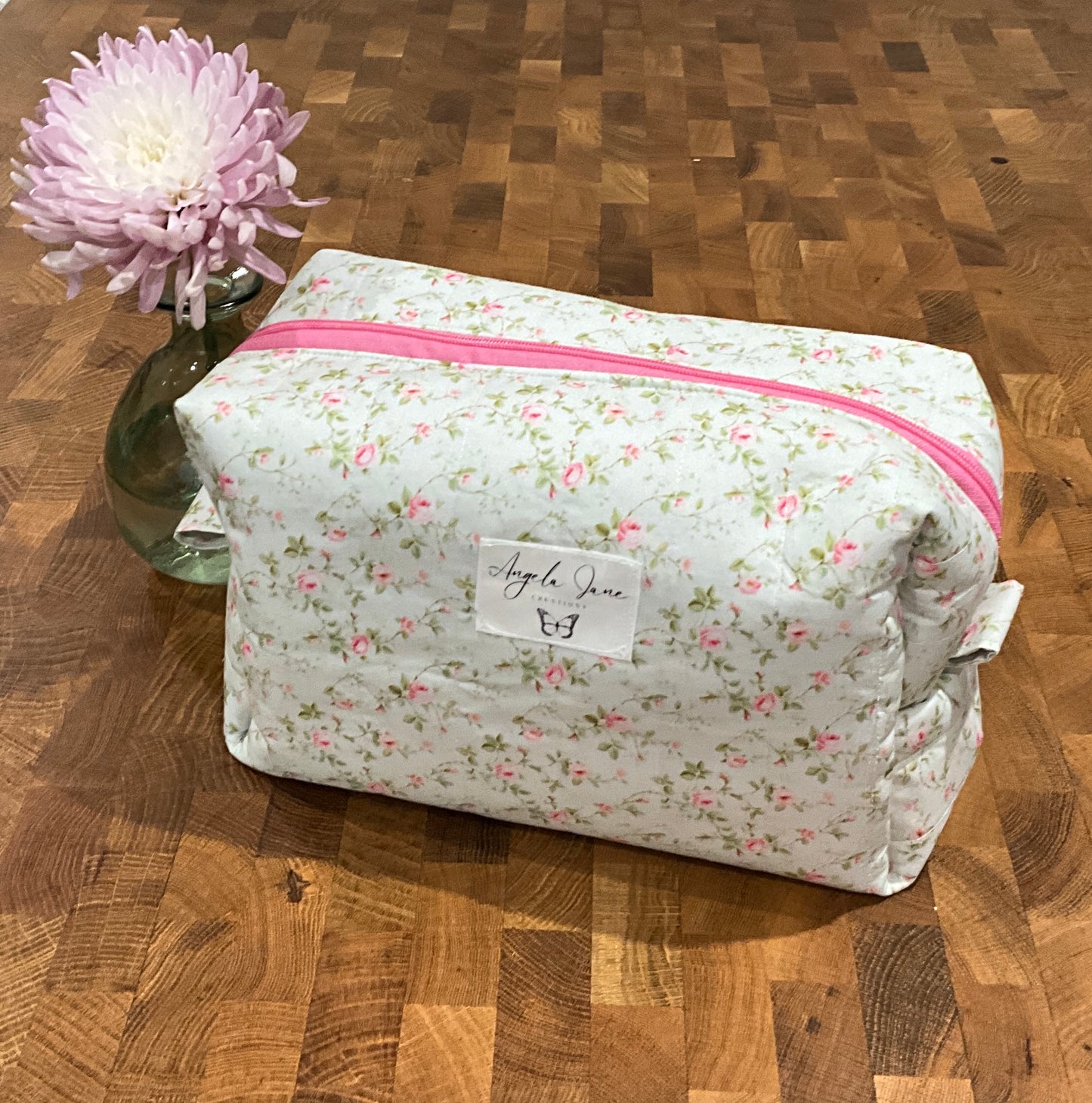 Green Floral pink. Makeup Bag.       (😄. Uk. FREE DELIVERY)