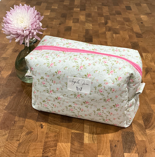 Green Floral pink. Makeup Bag.       (😄. Uk. FREE DELIVERY)