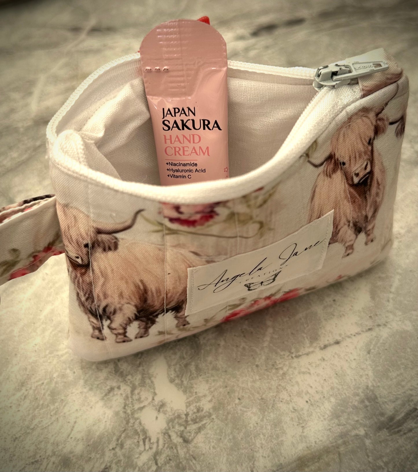 Floral Highland Cow. Coin Purse.        (😄. Uk. FREE DELIVERY)