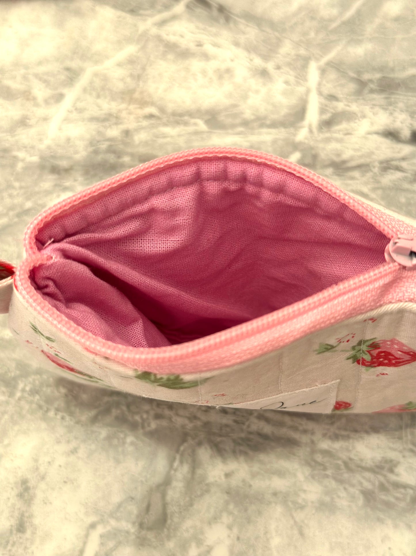 Strawberry.  Coin Purse.         (😄. Uk. FREE DELIVERY)