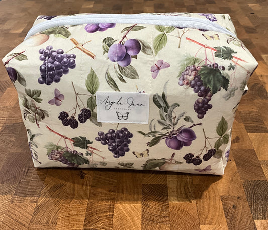 Grapevine.  Makeup Bag.      (😄. Uk. FREE DELIVERY)