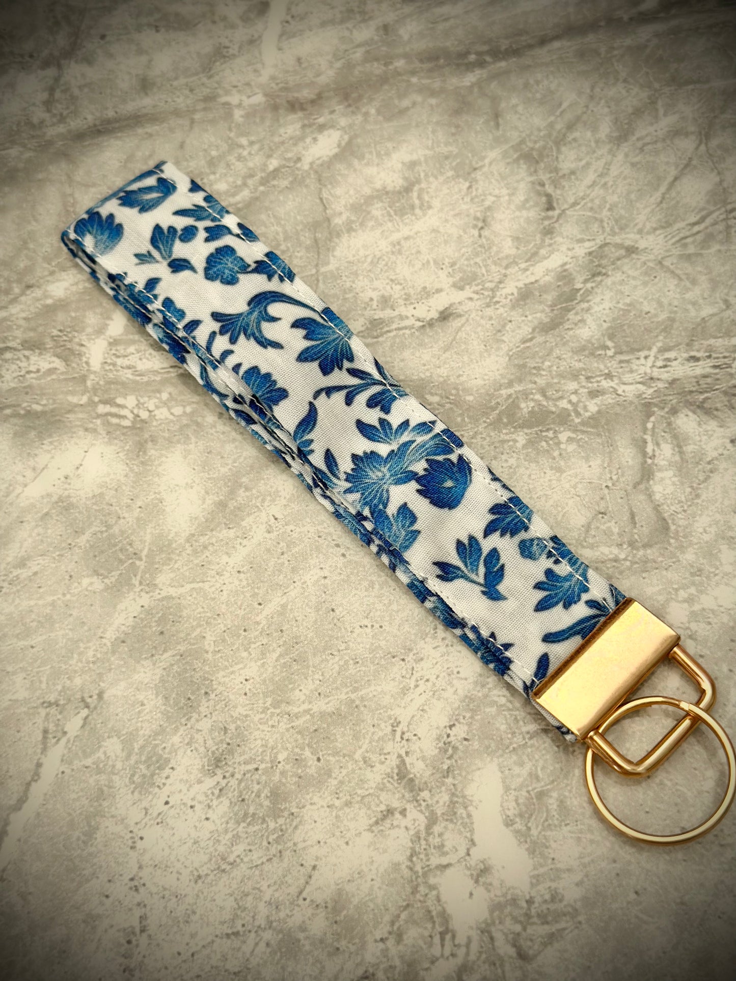 Blue Lily. Wristlet.      (😄. Uk. FREE DELIVERY)