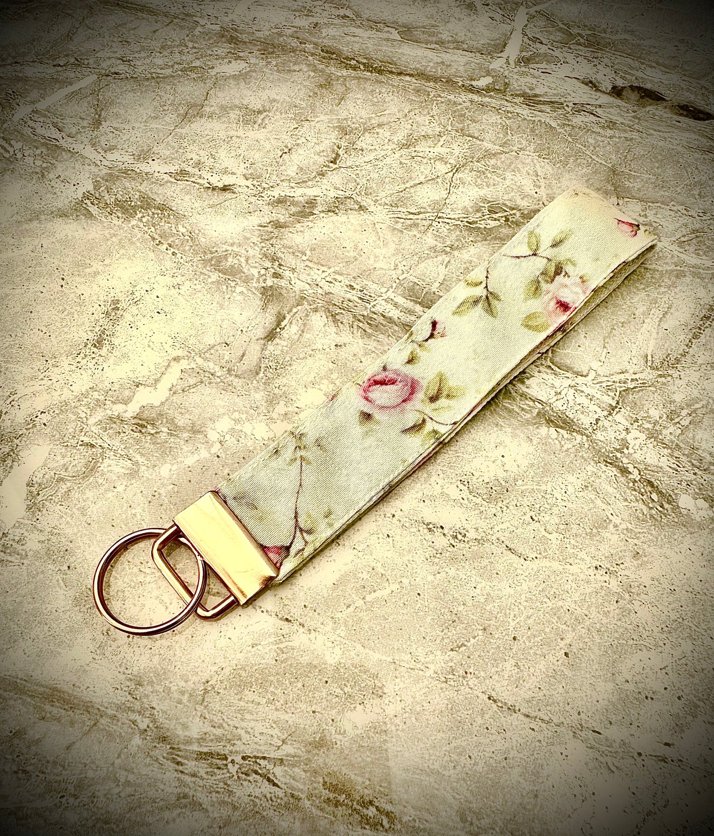 Rose Garden. Wristlet.  (😄. Uk. FREE DELIVERY)
