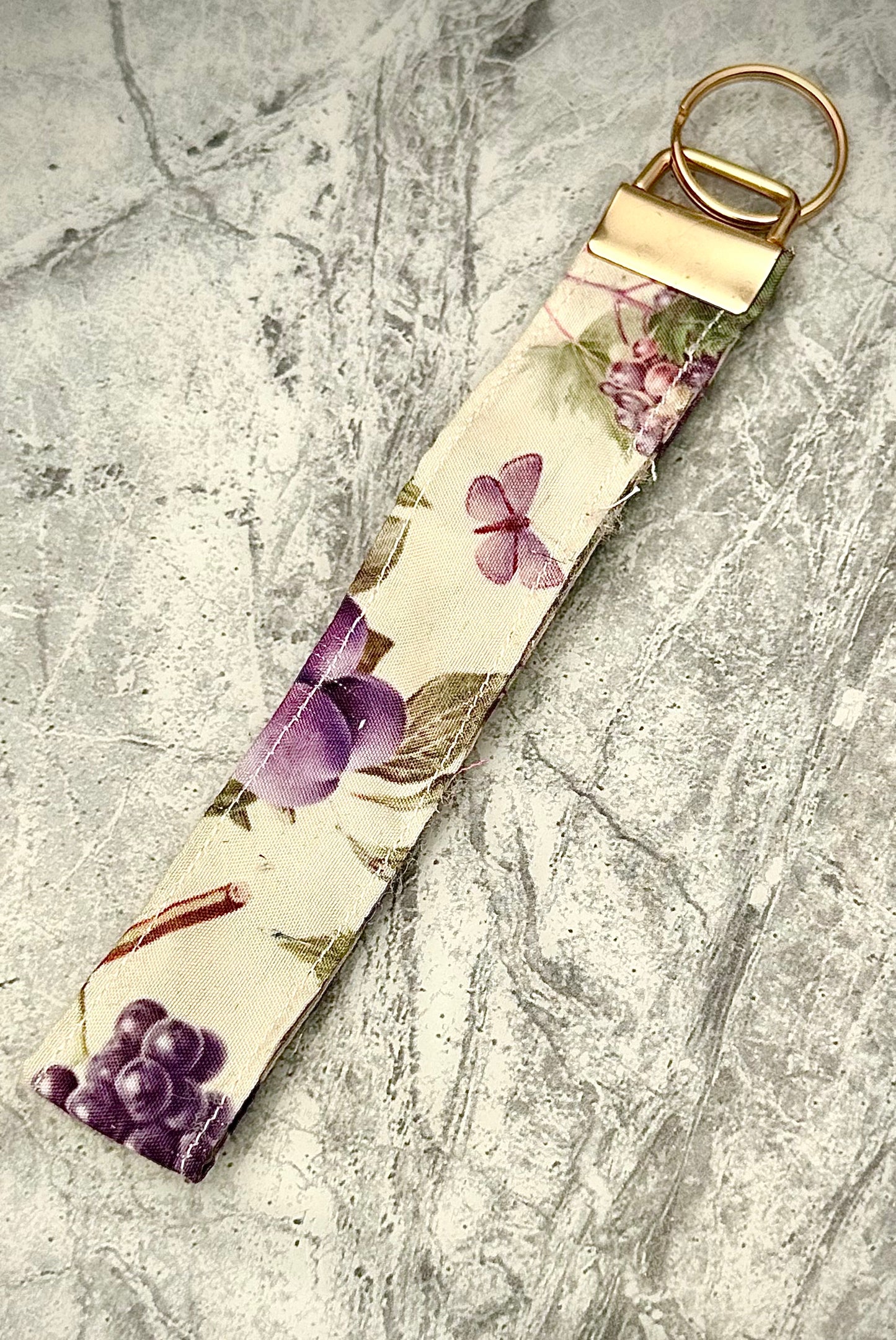 Grapevine Wristlet.       (😄. Uk. FREE DELIVERY)